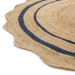 Evie Hand Braided Jute Scallop Navy Blue Round Rug 8 Evie Hand Braided Jute Scallop Navy Blue Round Rug -Daals KI EVIE RUG NAVY ROUND detail2