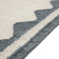 Matilda Blue Scallop Border Handwoven Wool Runner -Daals KI MATILDA RUG BLUE RUNNER detail4