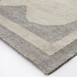 Matilda Grey Scallop Border Indoor Outdoor Handwoven Rug -Daals KI MATILDA RUG GREY PET detail2