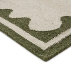 Matilda Olive Green Scallop Border Handwoven Wool Runner 11 Matilda Olive Green Scallop Border Handwoven Wool Runner -Daals KI MATILDA RUG OLIVE RUNNER detail3