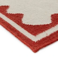 Matilda Scarlet Red Scallop Border Handwoven Wool Runner -Daals KI MATILDA RUG SCARLET RUNNER detail3
