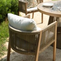 Pedra Rope And Aluminium Outdoor 4-Seater Round Dining Set, Natural -Daals OD DINE 2092 NAT SET scene4